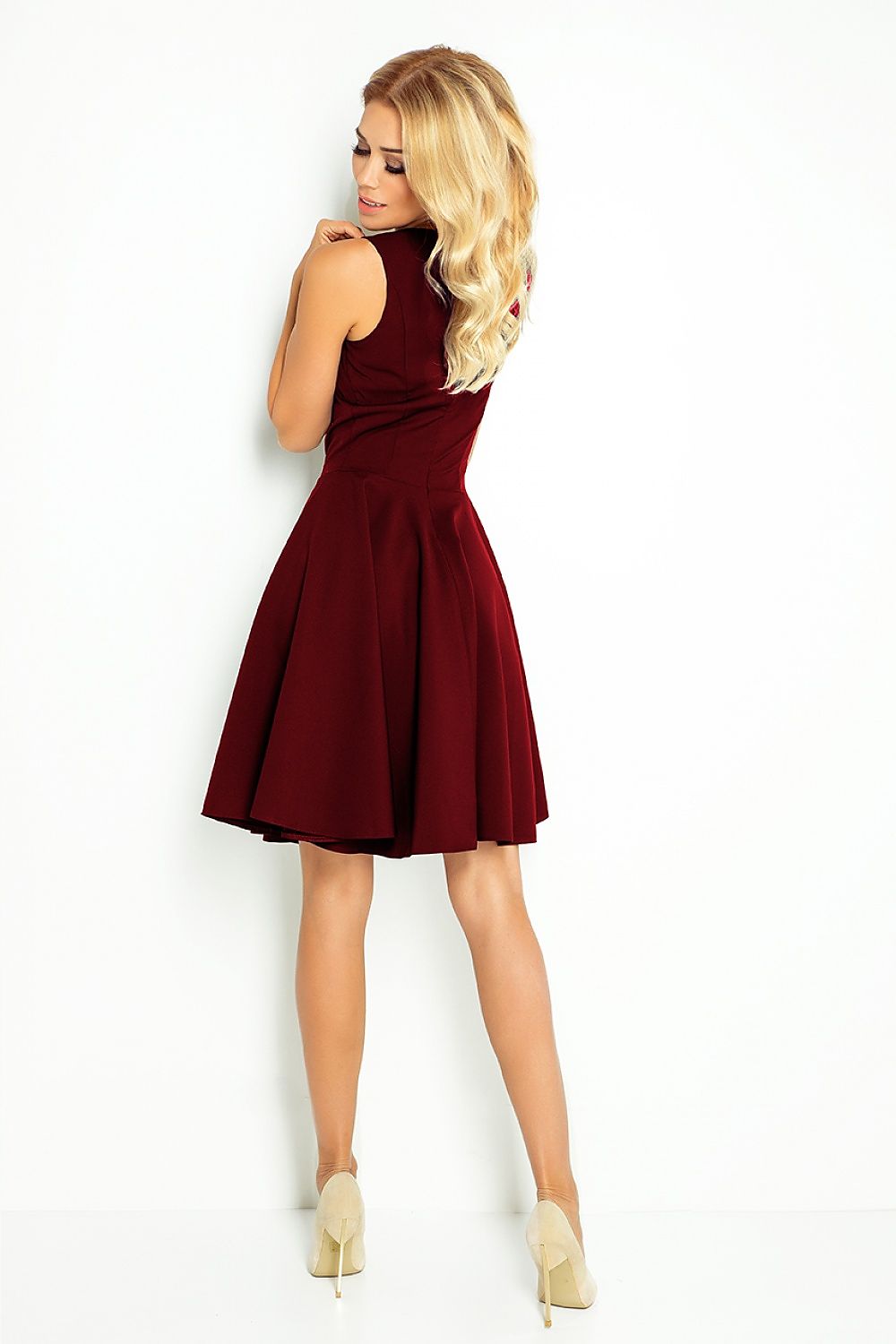 Numoco Flared Burgundy Cocktail Dress with Heart-Shaped Neckline